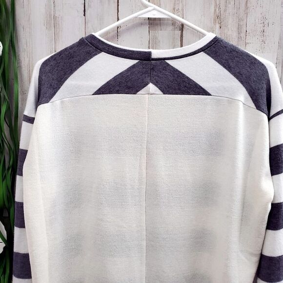 Wonderland Striped Long Sleeve Sweater Top Gray White Size Small - Picture 7 of 9
